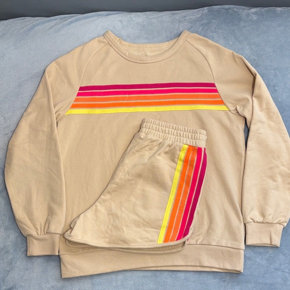 The Unbranded Brand Tops - Striped Beige Sweatshirt and Shorts Set